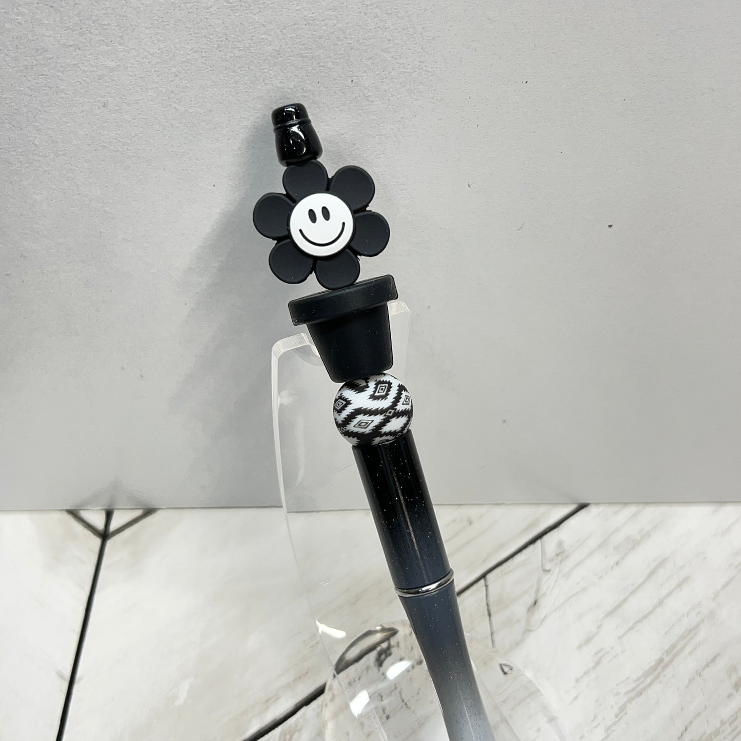 B&W Happy Daisy Aztec Ombre Plastic Pen