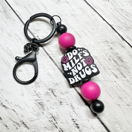 Do Milfs Black Keychain Bar